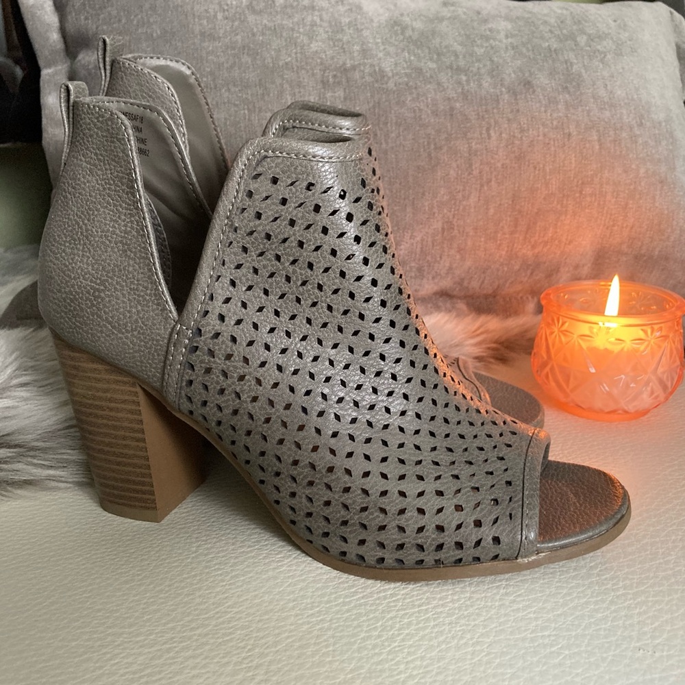 Open toe booties - Picture 6 of 7